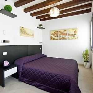 Camera con letto king size